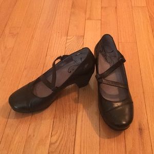 Abeo black leather pumps